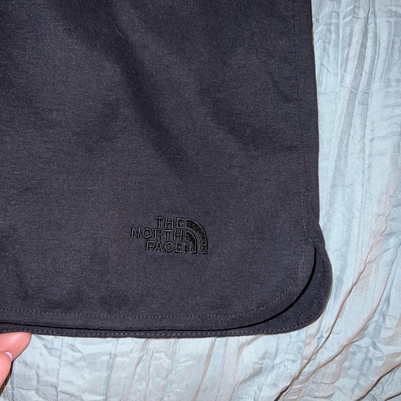 Woman’s Northface Black Skort size L NWOT - Picture 2 of 4